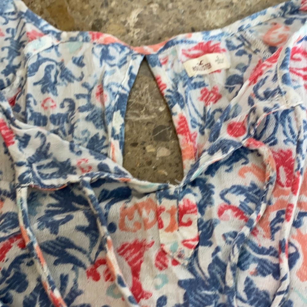 Hollister Summer Top - Picture 3 of 5